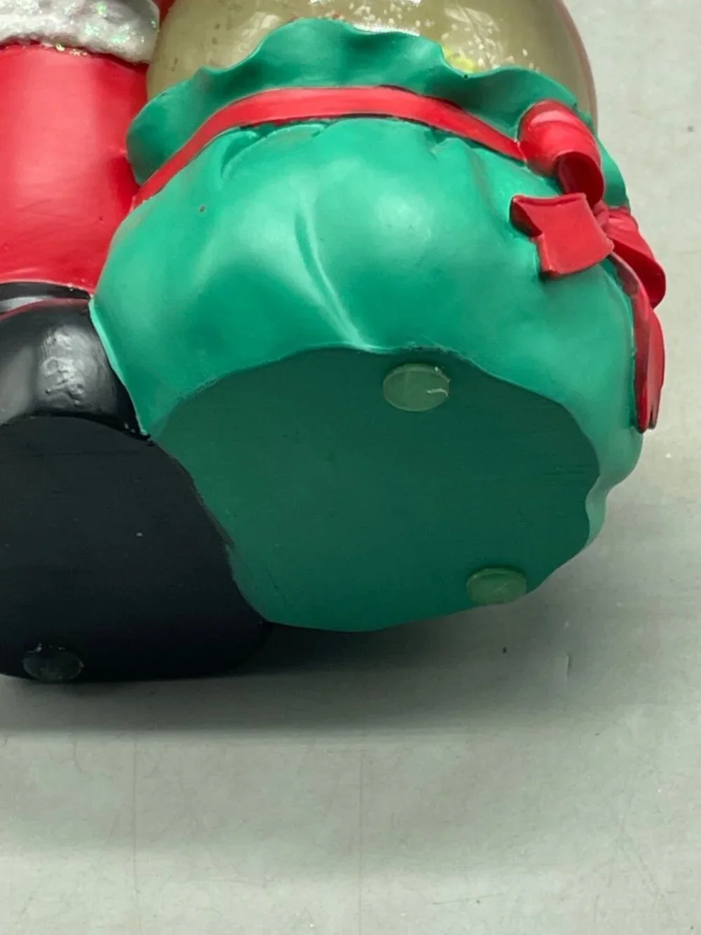 Christmas Santa snow globe figurine Santa bag present red green resin 6.5